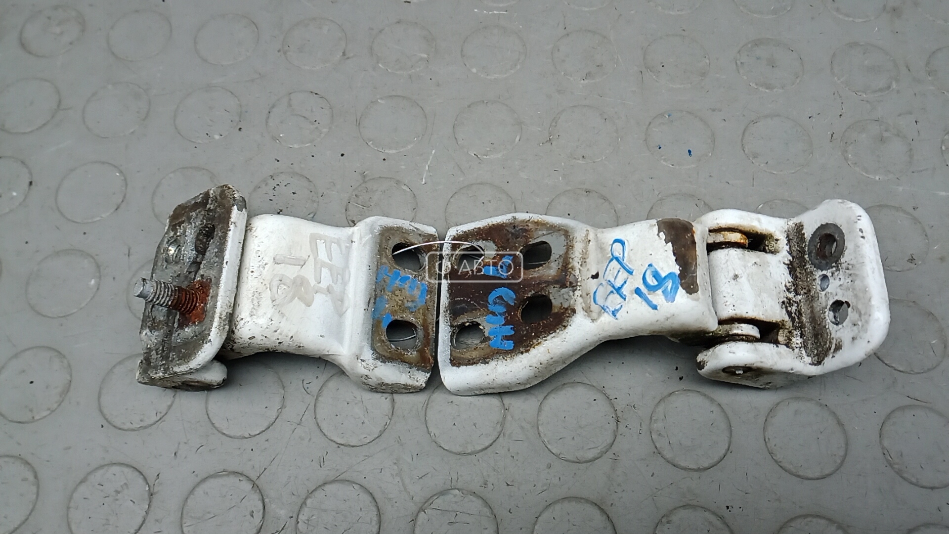 Петля двери распашной левой