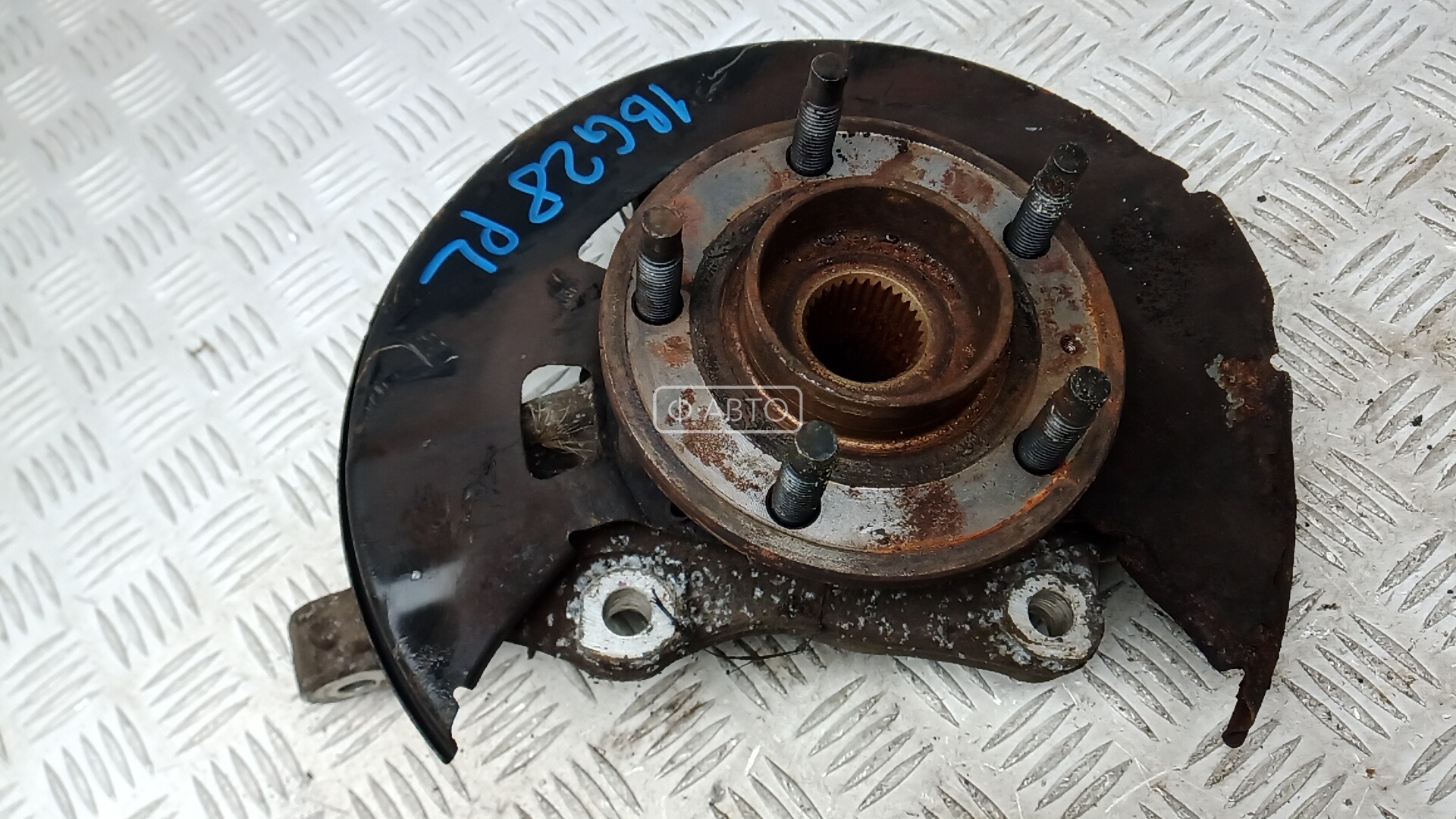 Ступица передняя левая