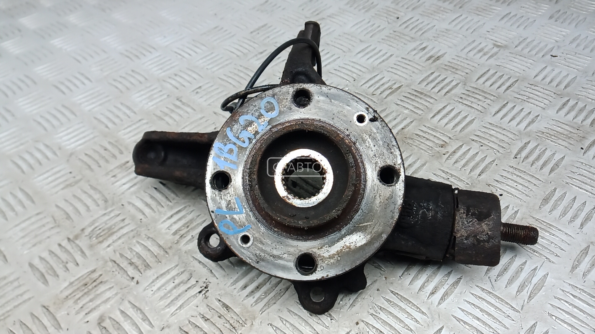 Ступица передняя левая