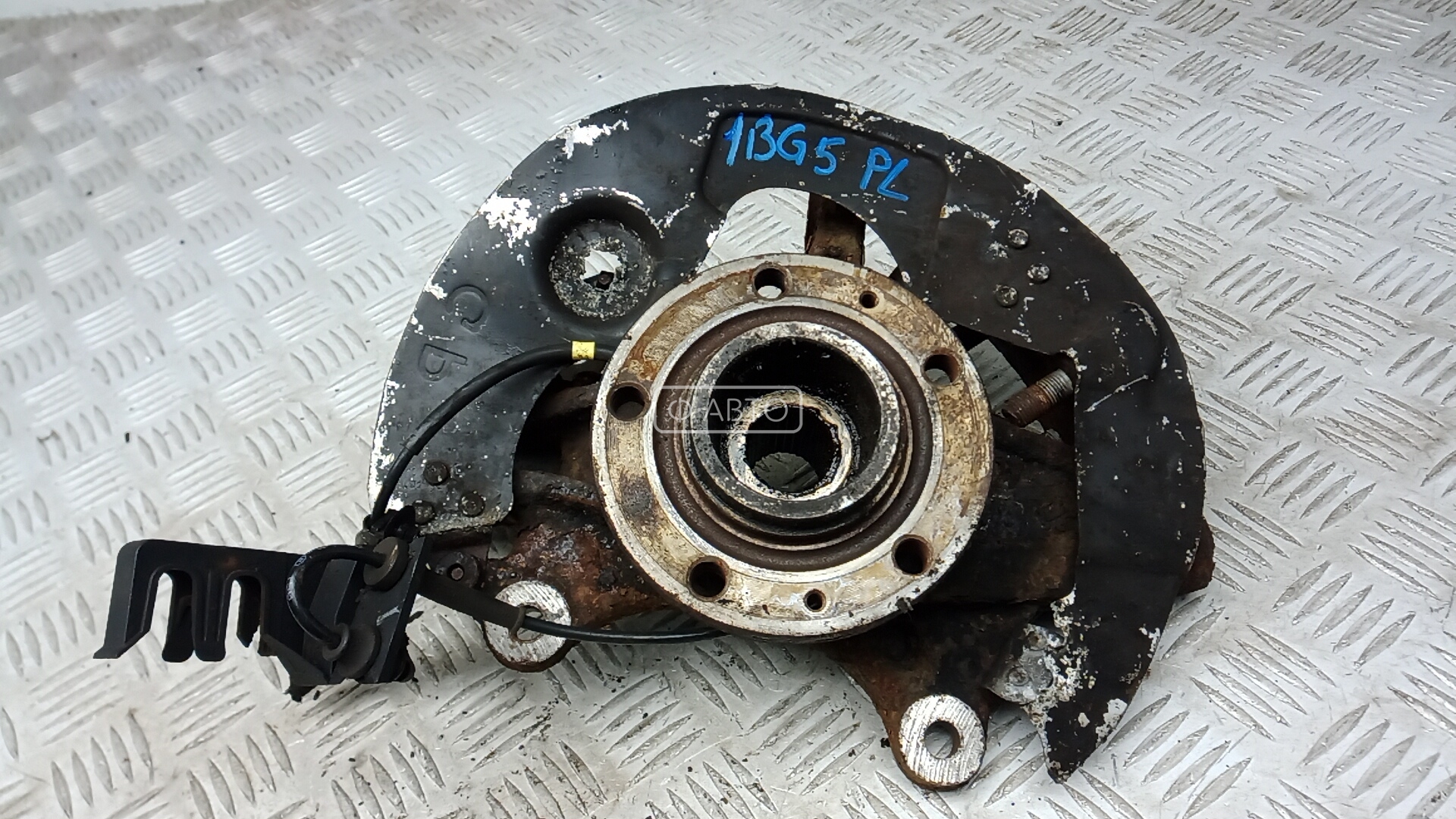 Ступица передняя левая