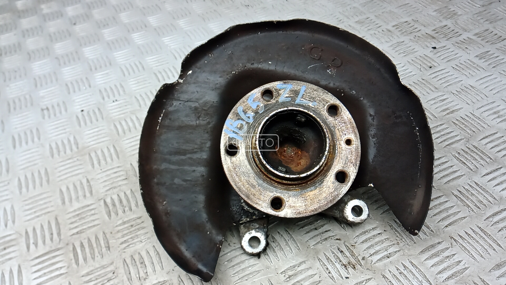 Ступица задняя левая