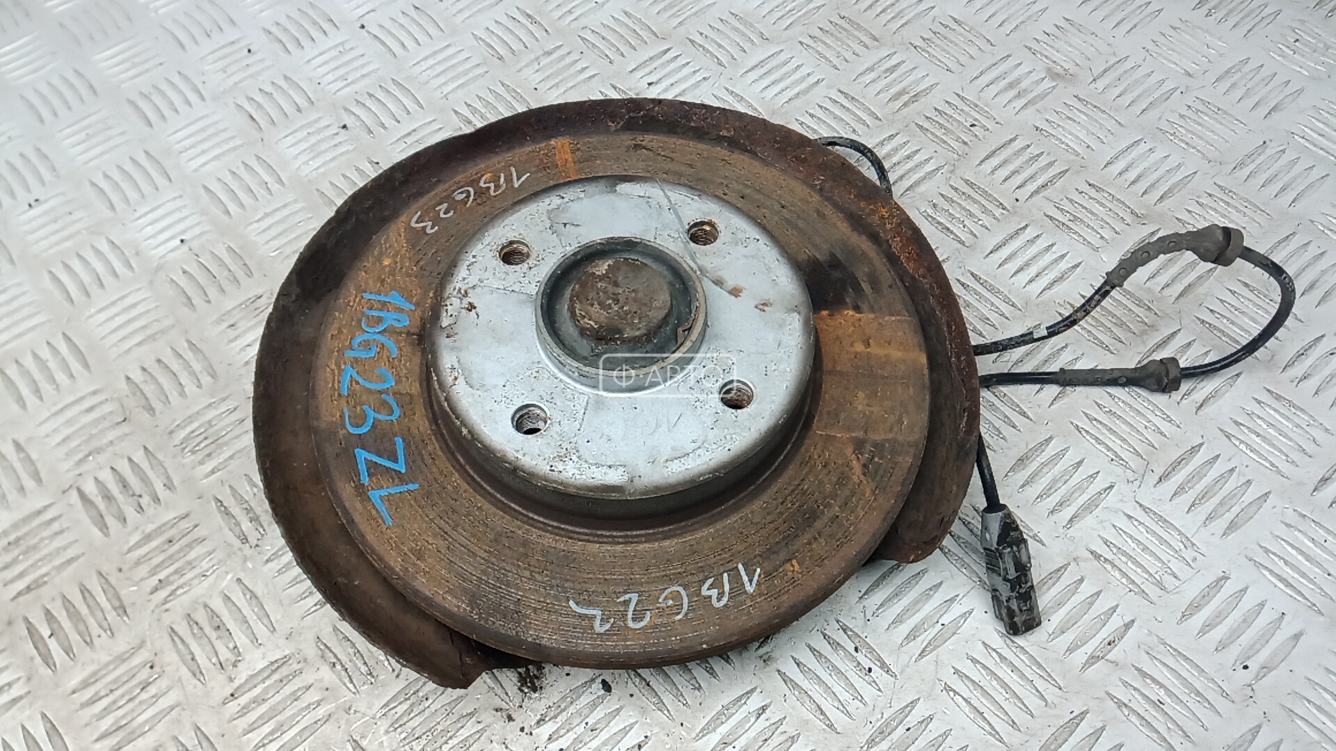 Ступица задняя левая