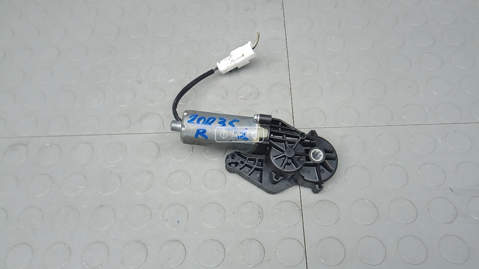 Моторчик сидения передний