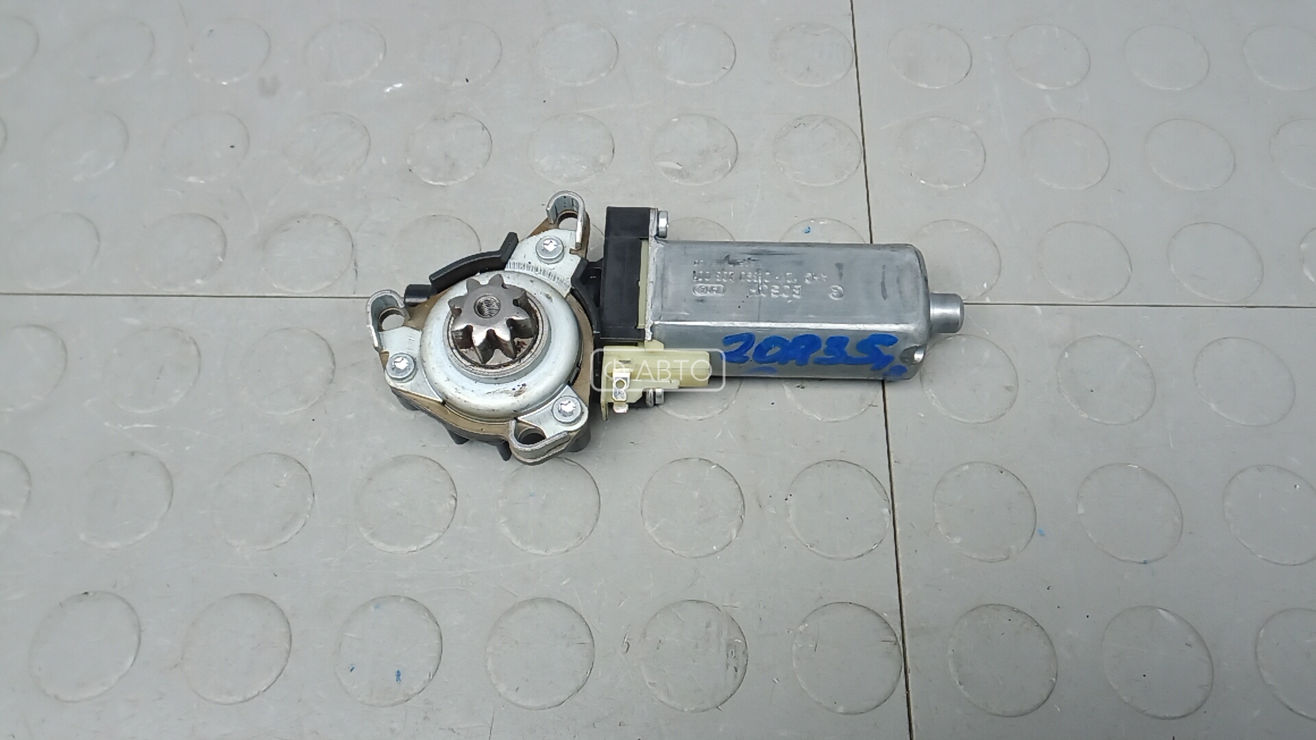 Моторчик сидения передний