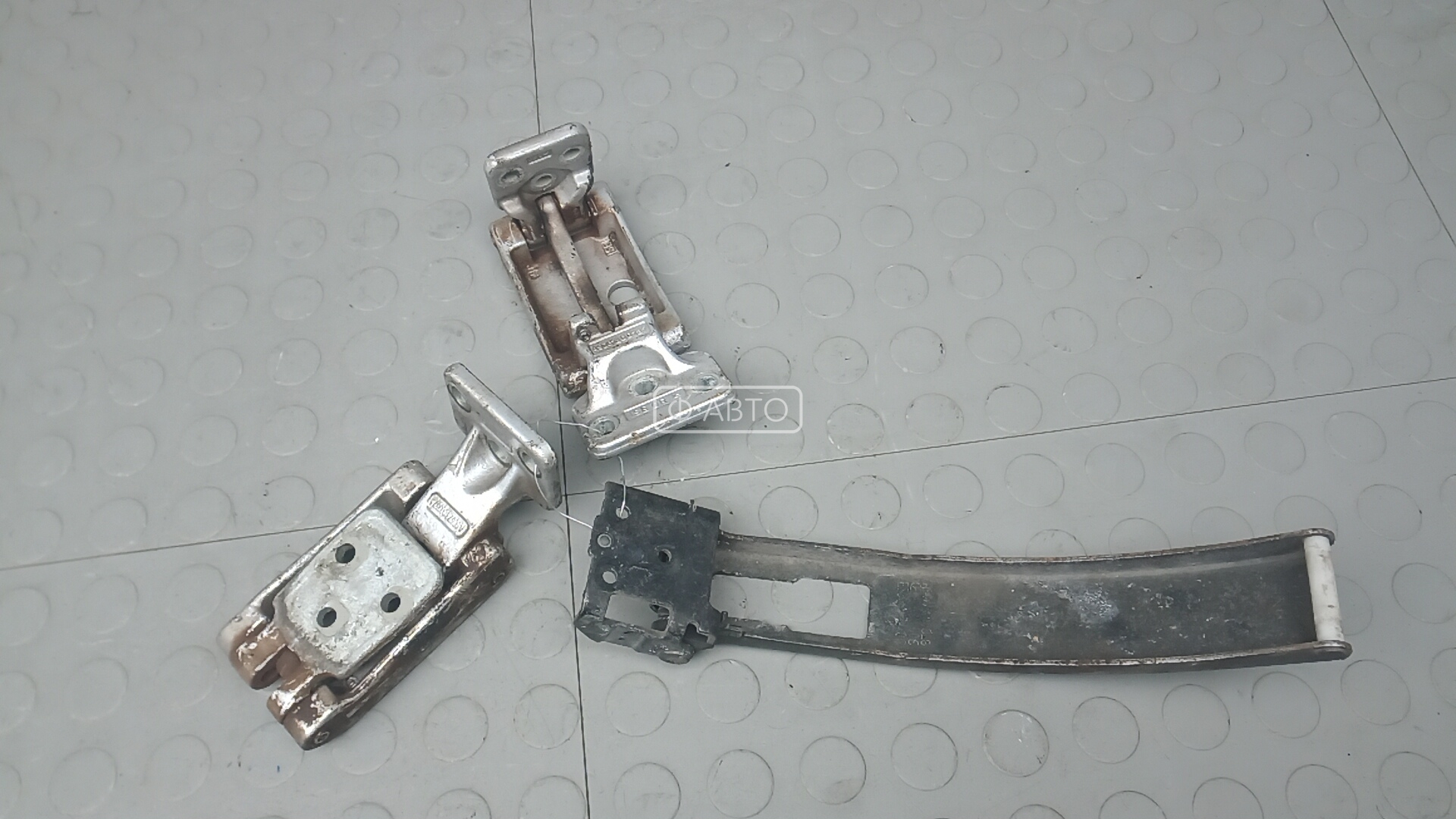 Петля двери распашной правой