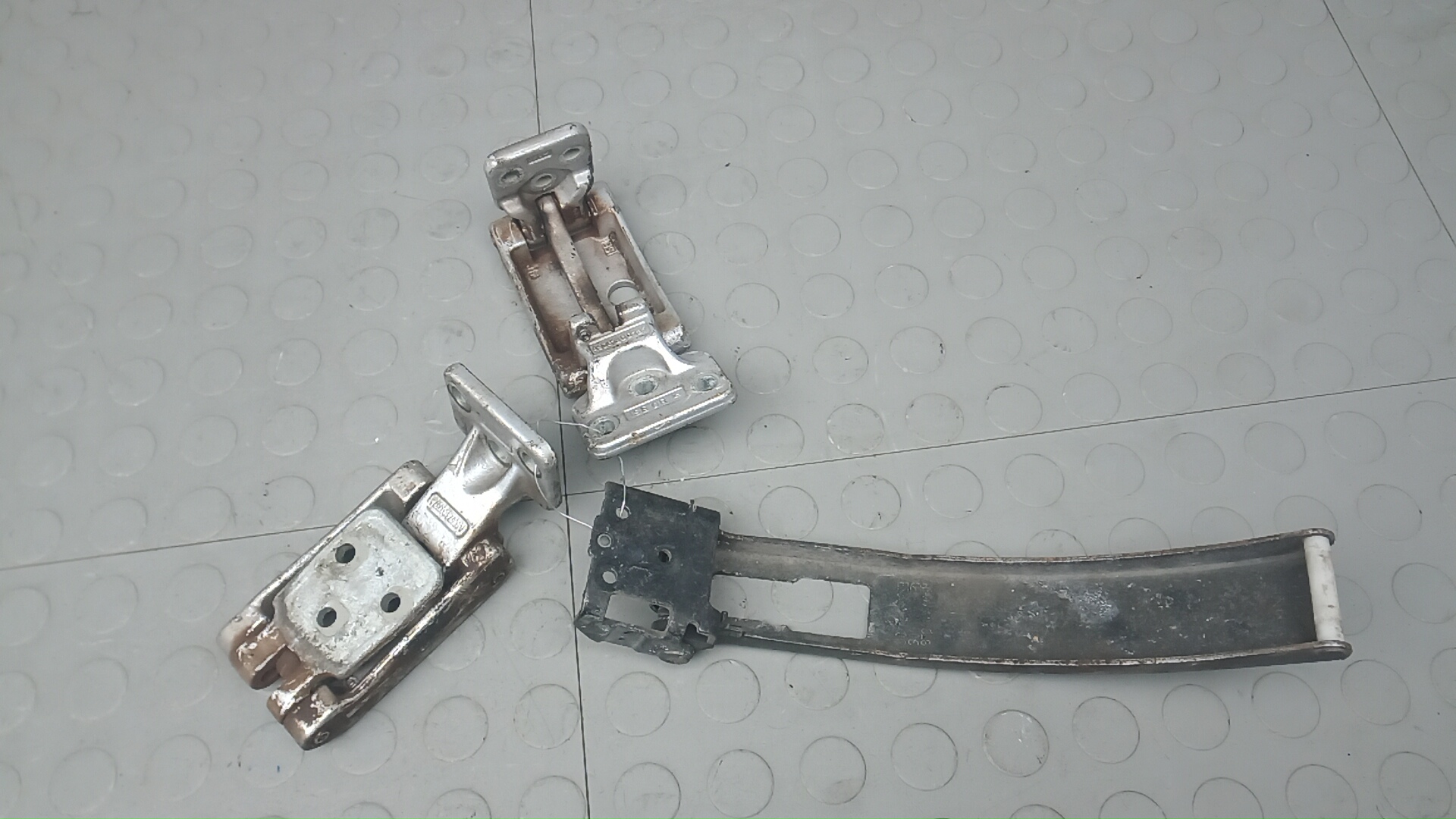 Петля двери распашной правой MERCEDES BENZ SPRINTER 2