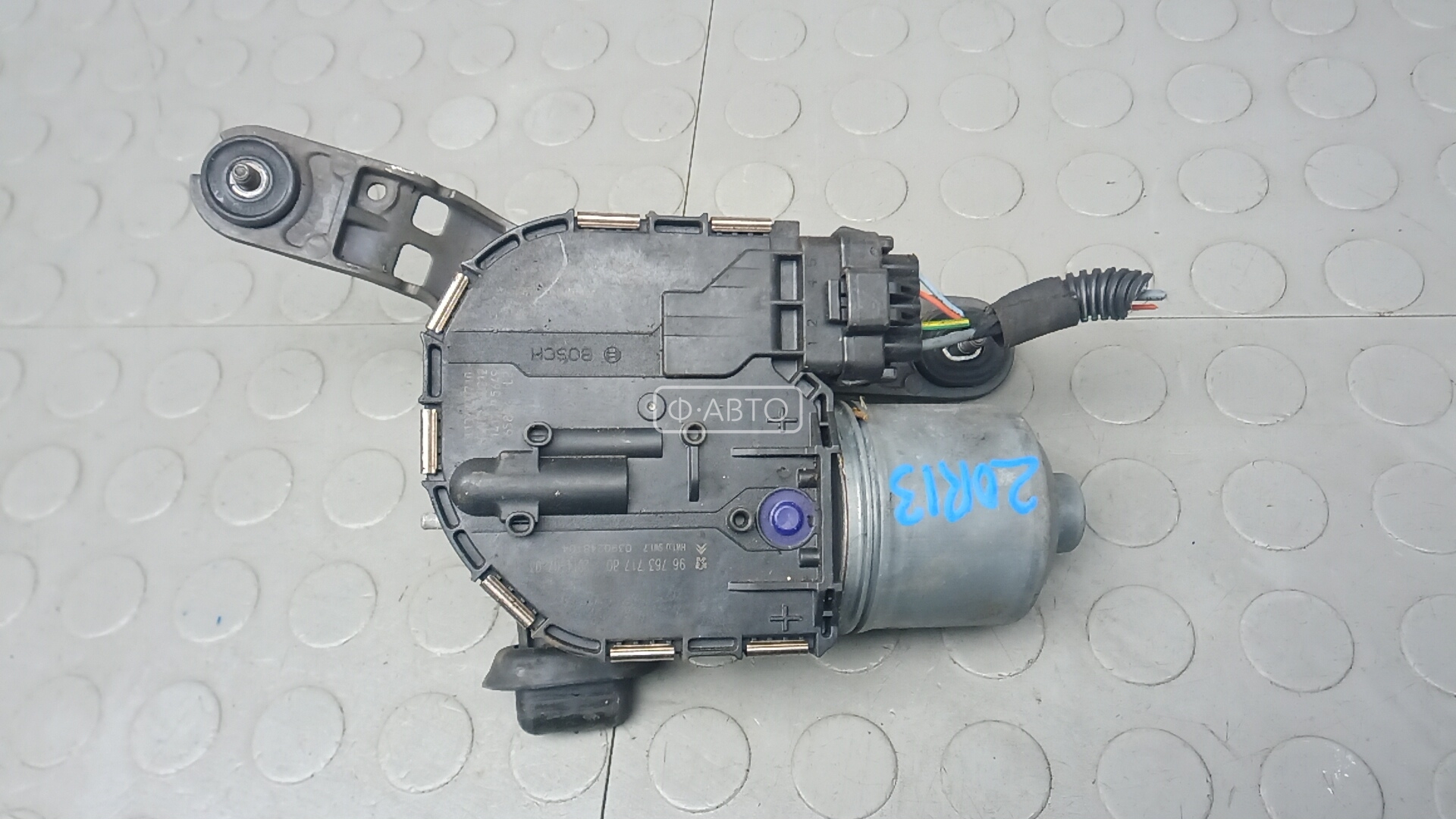 Мотор стеклоочистителя лобового стекла