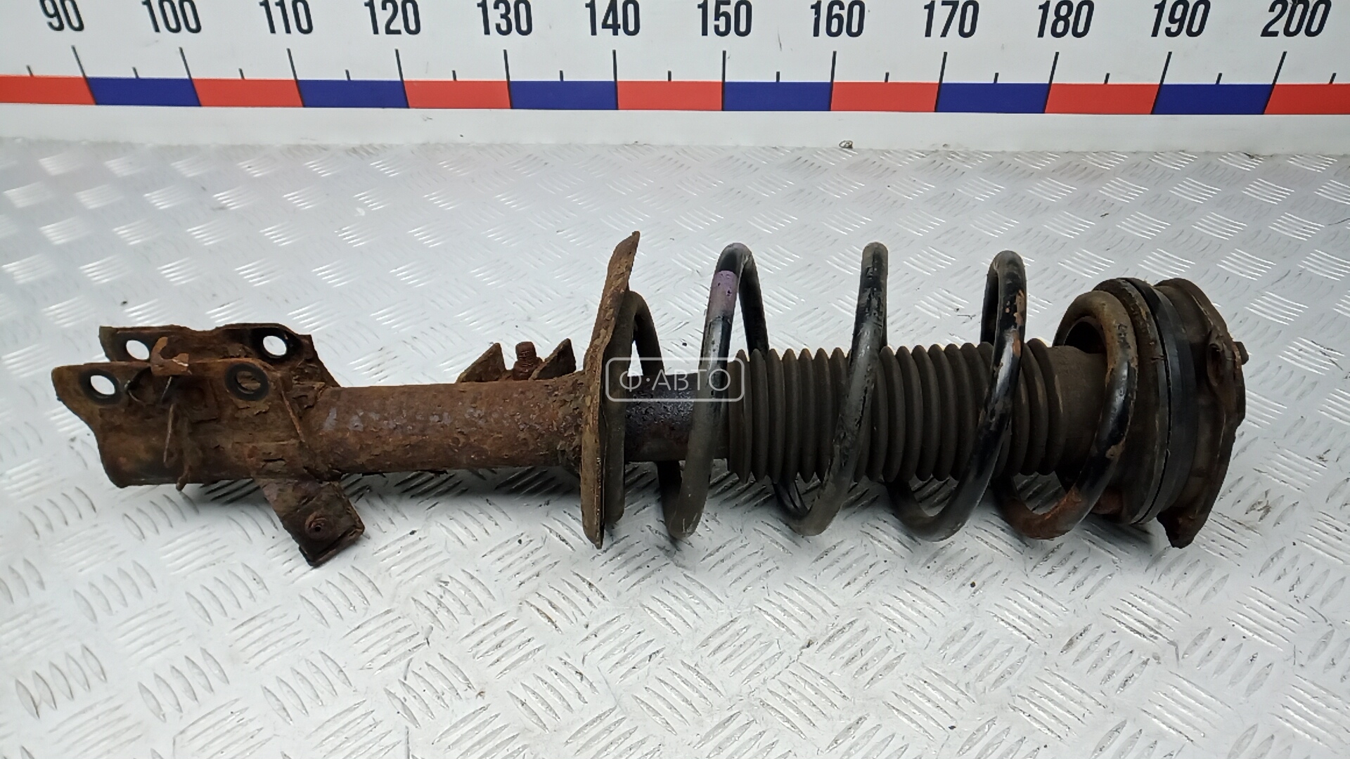 Стойка передняя правая