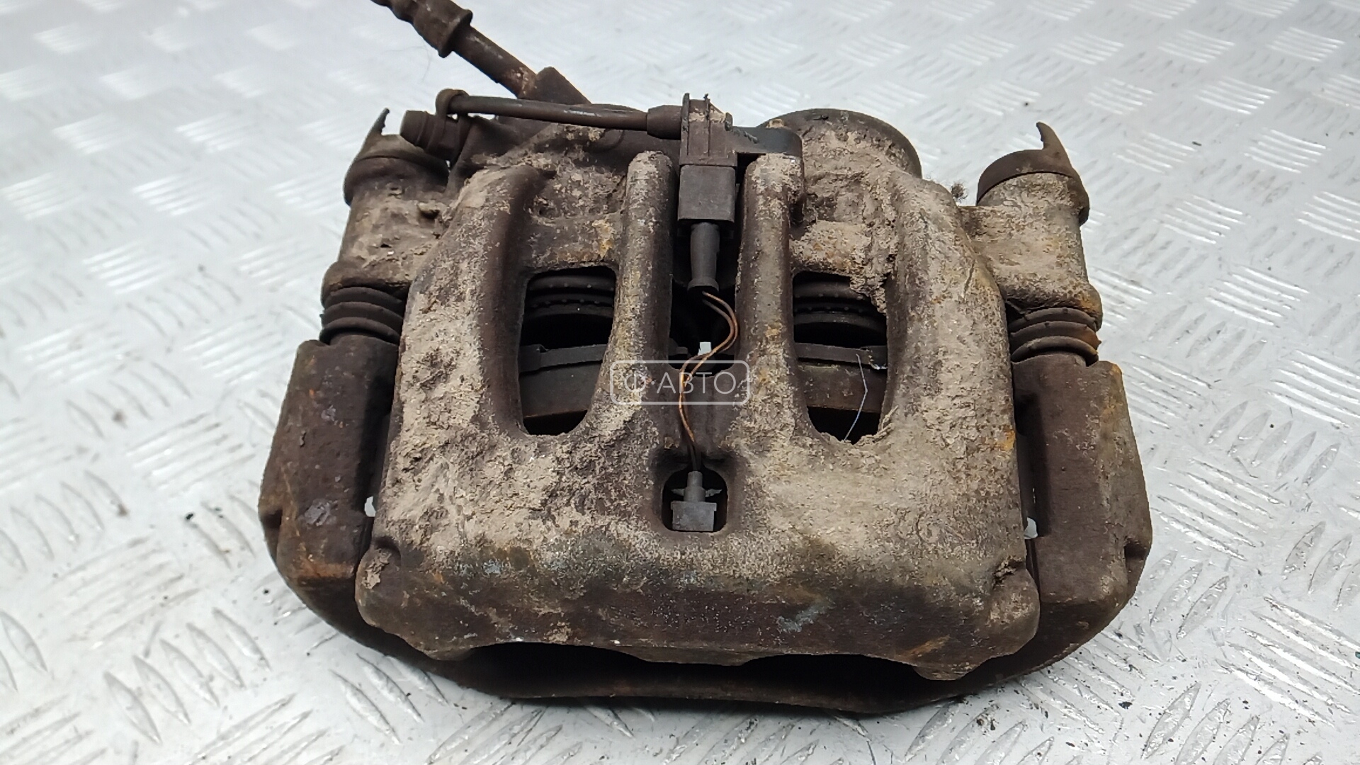 Суппорт тормозной передний левый