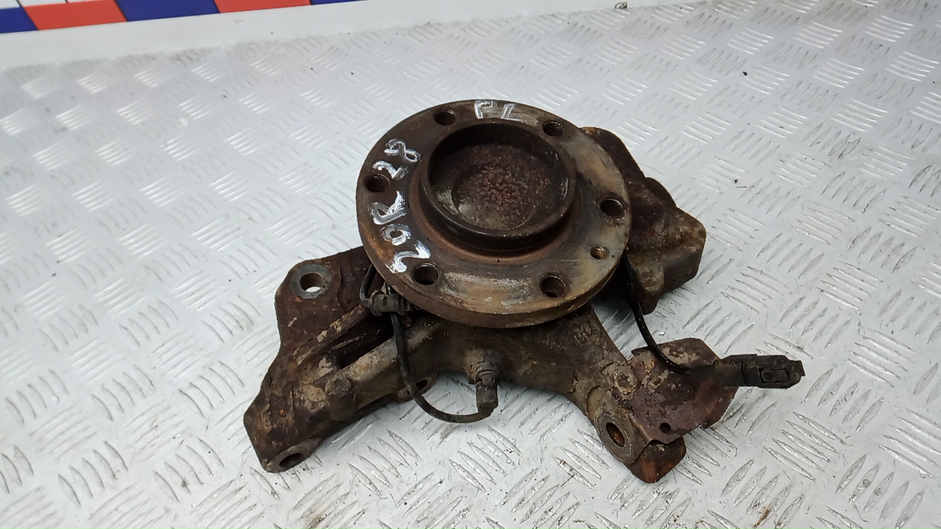 Ступица передняя левая MERCEDES BENZ SPRINTER 2