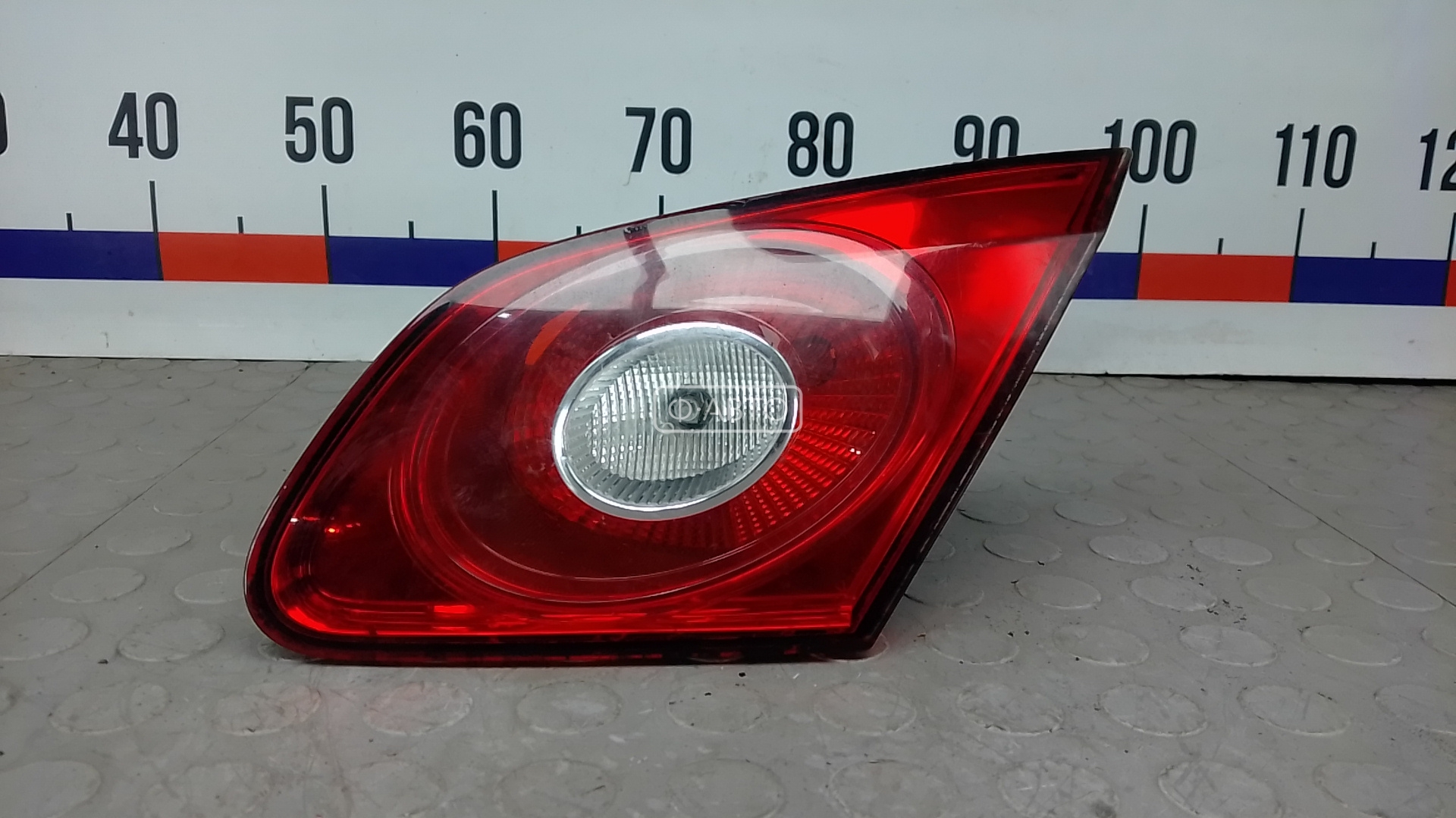 Фонарь правый крышки багажника