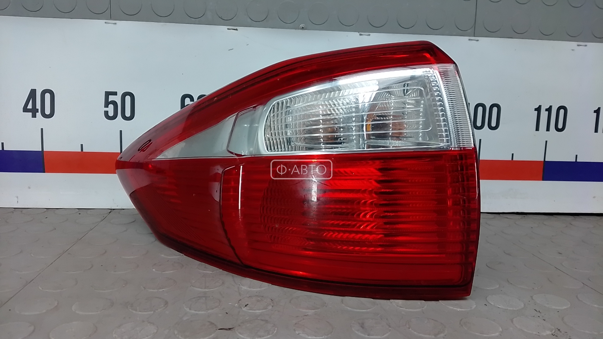 Фонарь задний левый