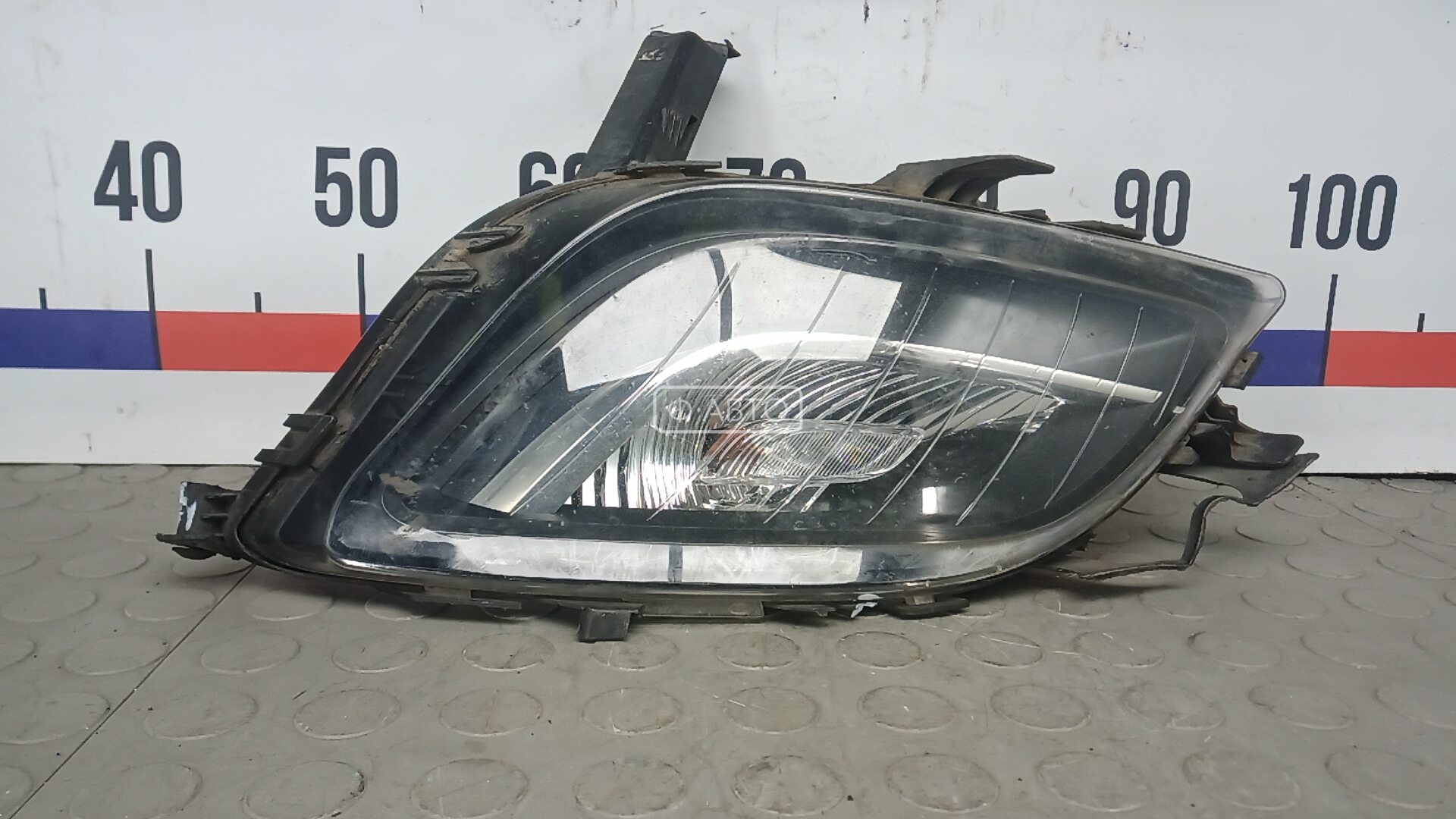 Фара галогенная левая передняя