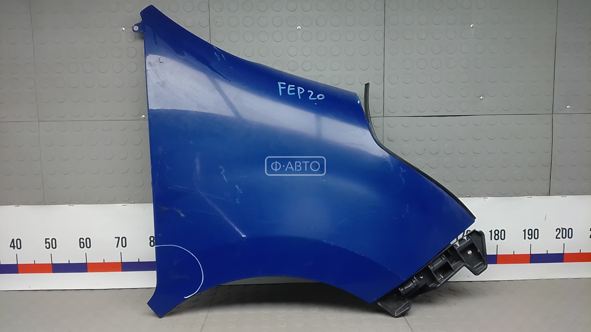 Крыло переднее правое