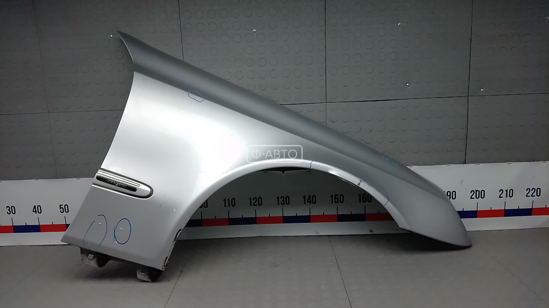 Крыло переднее правое