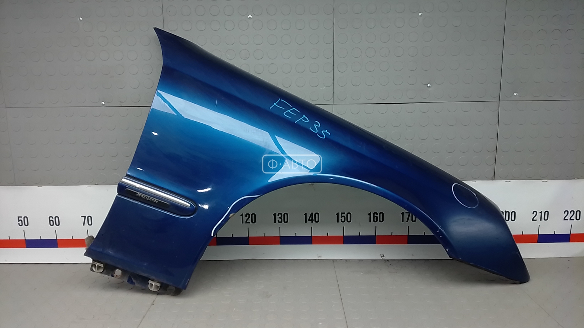 Крыло переднее правое