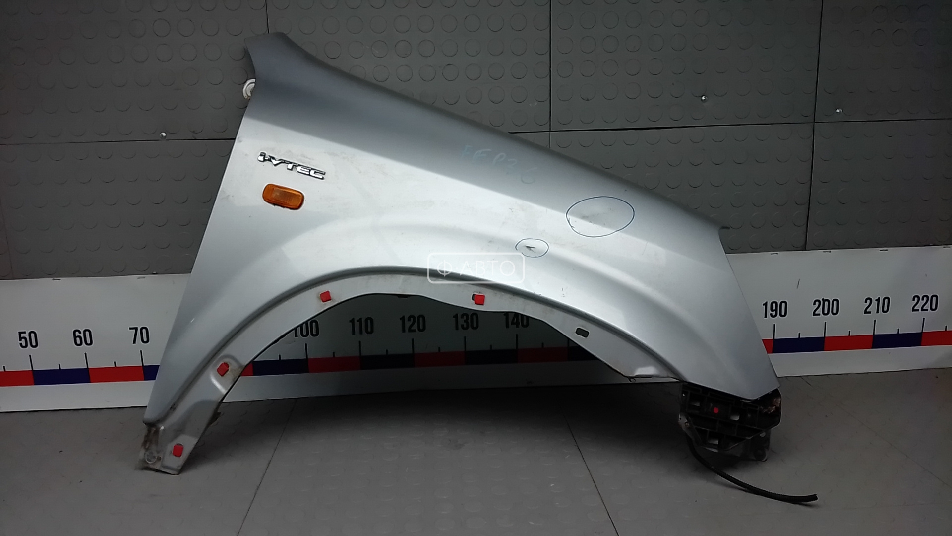 Крыло переднее правое