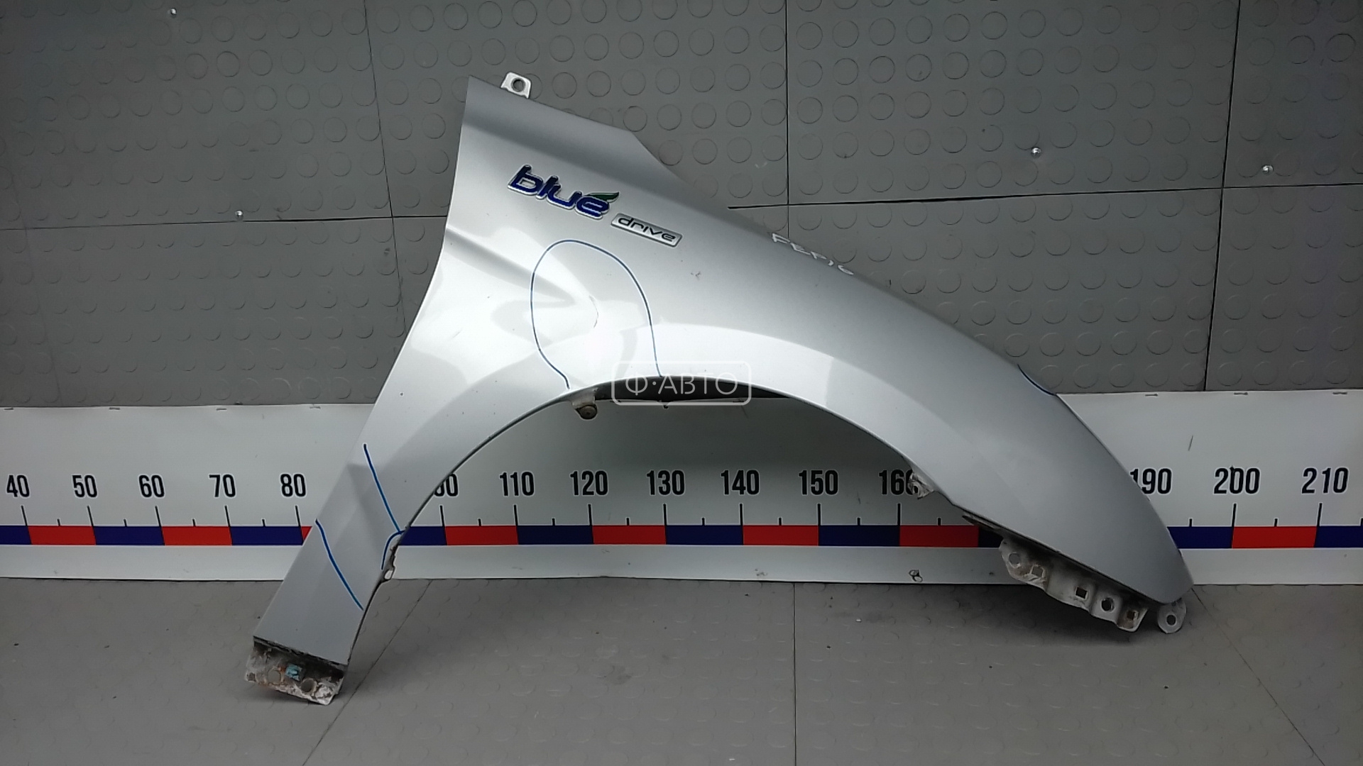 Крыло переднее правое