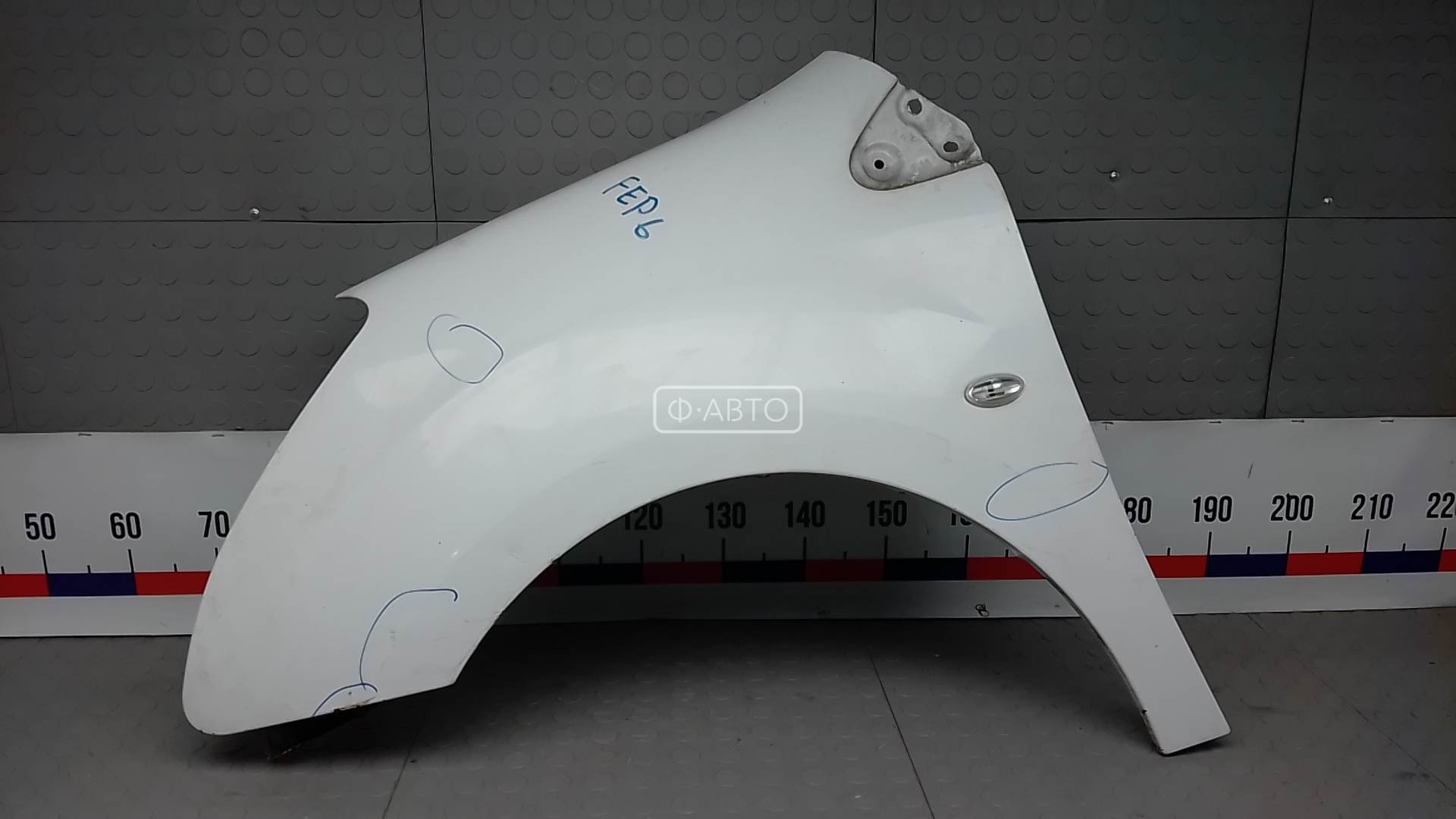 Крыло переднее левое