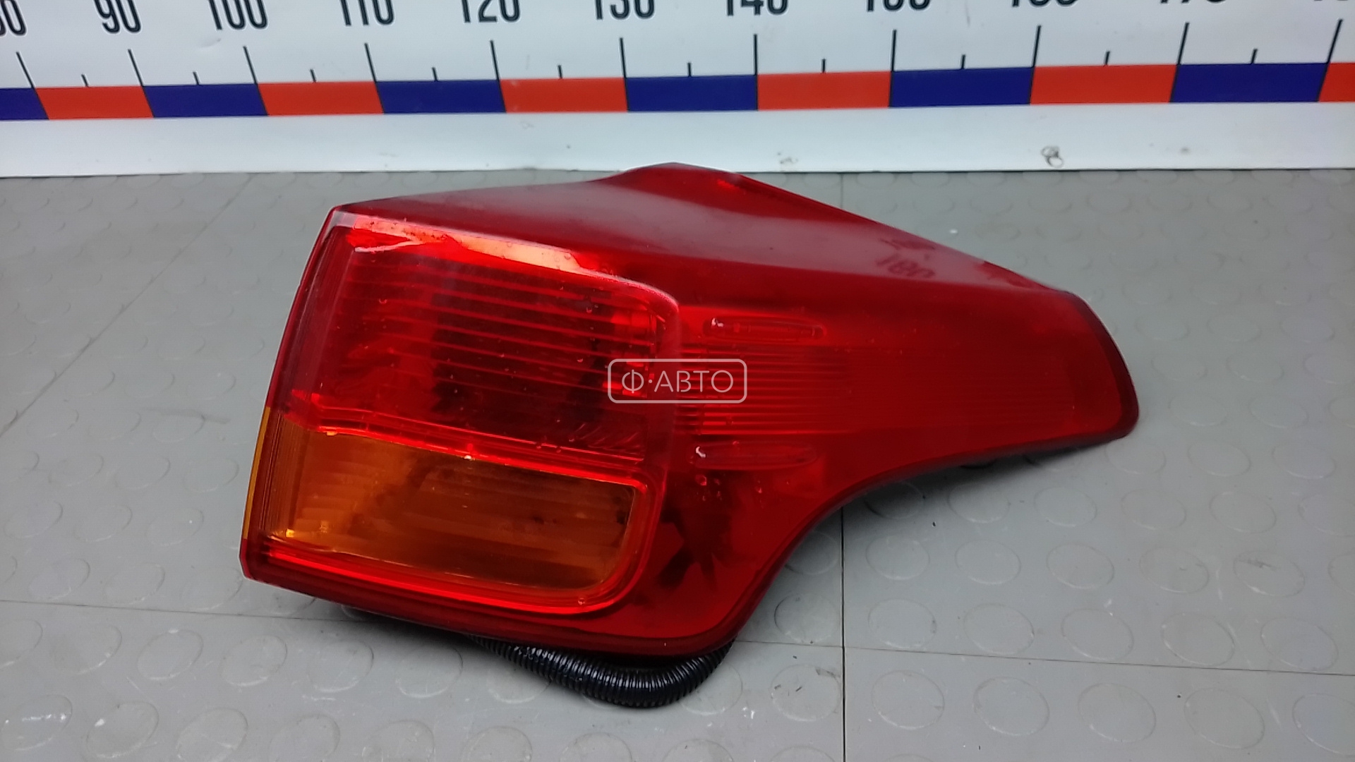 Фонарь задний правый