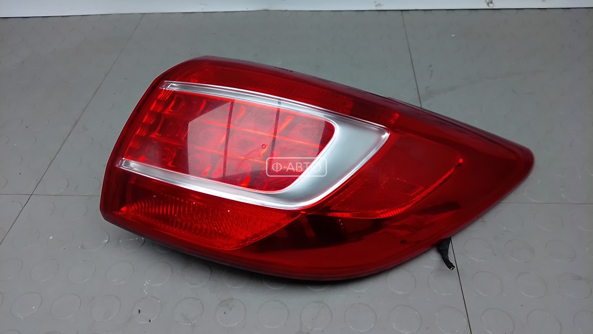Фонарь задний правый