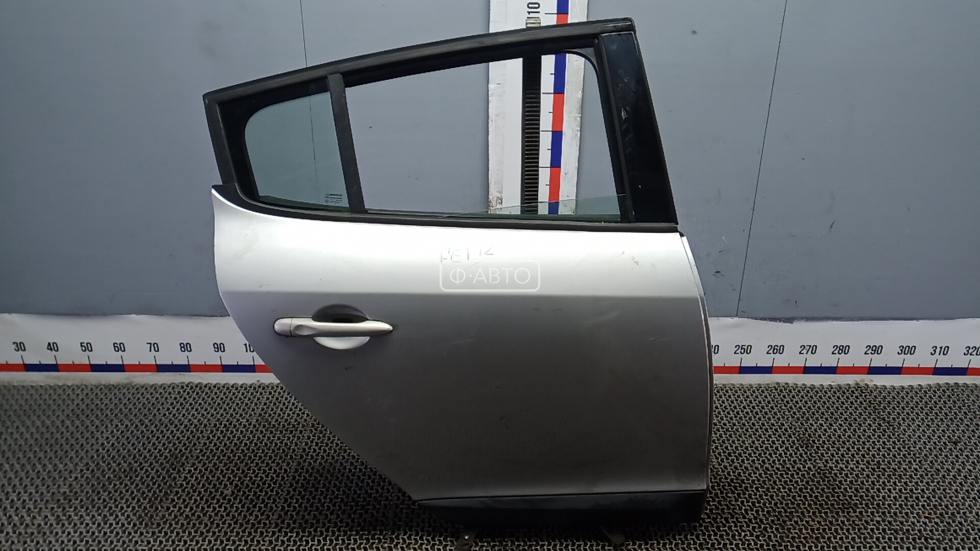 Дверь задняя правая