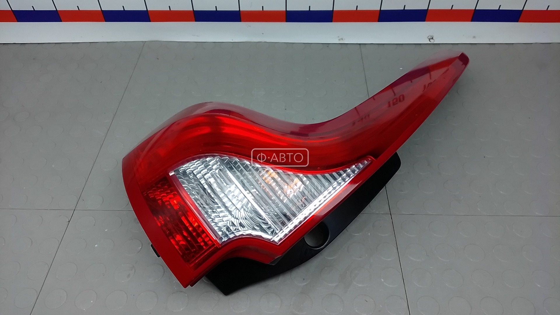 Фонарь задний левый