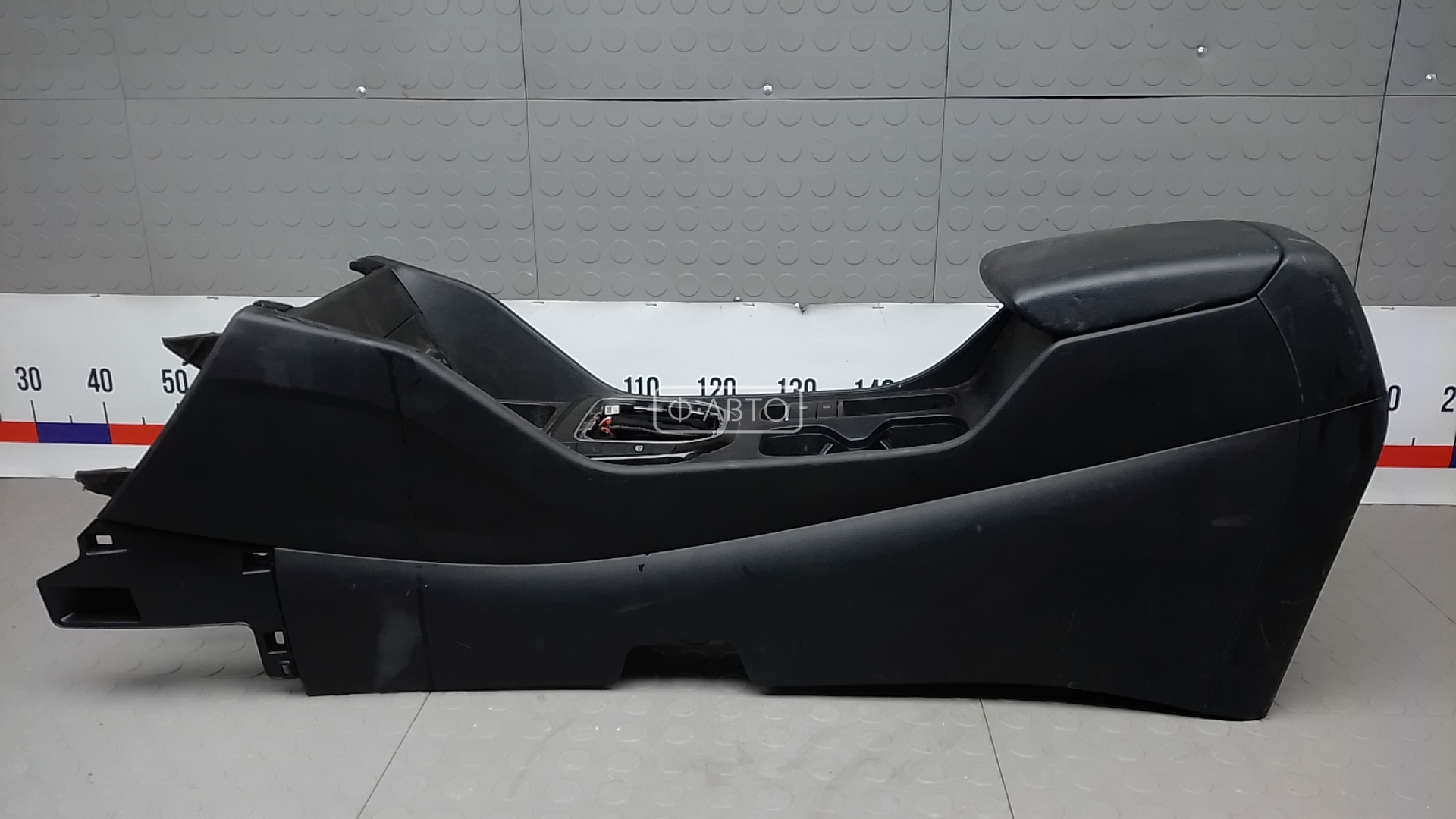 Подлокотник центральный