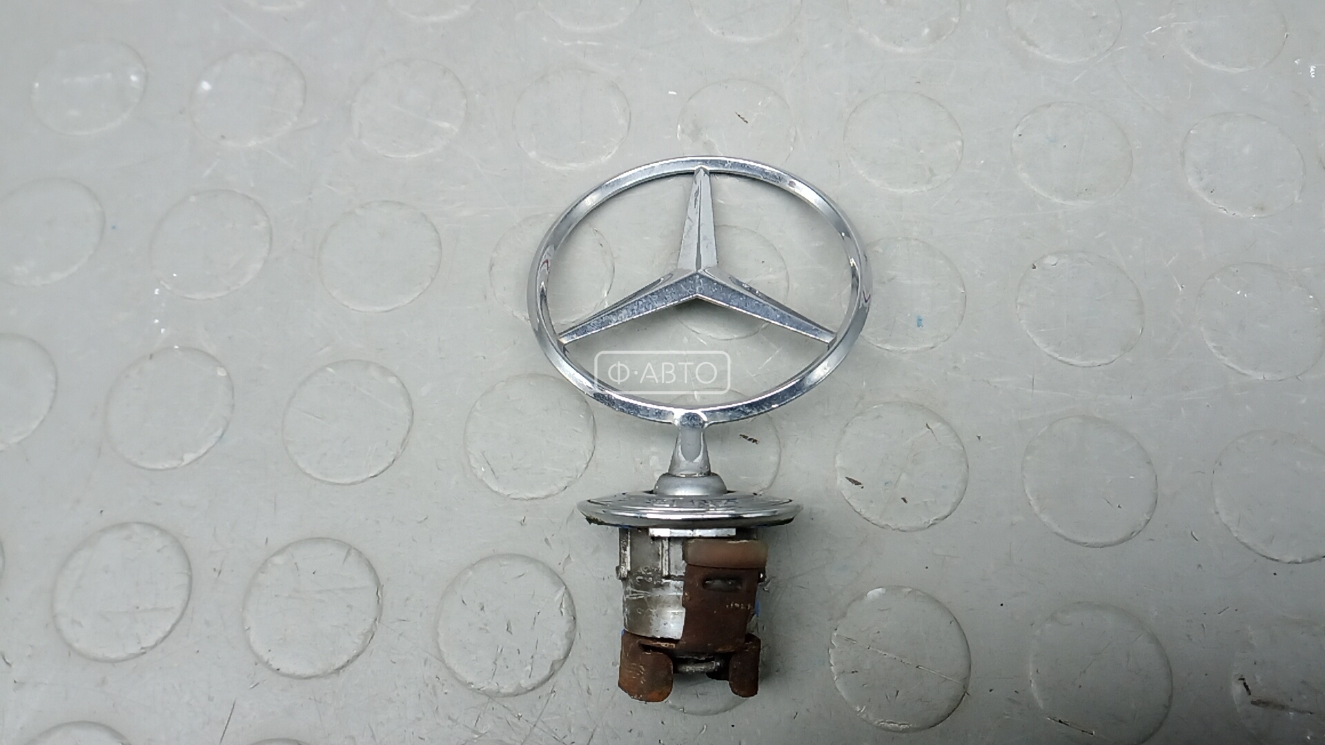 Значок на капот