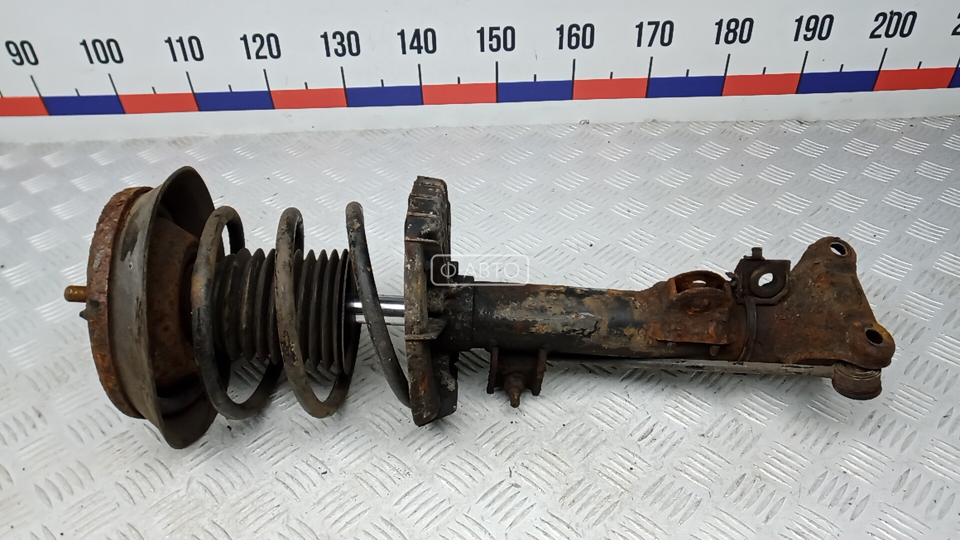 Стойка передняя правая