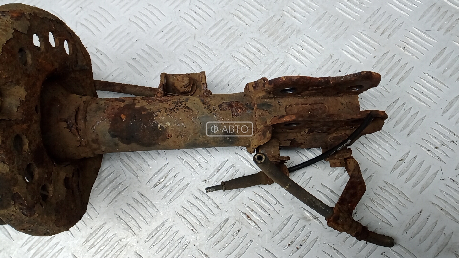 Амортизатор передний правый