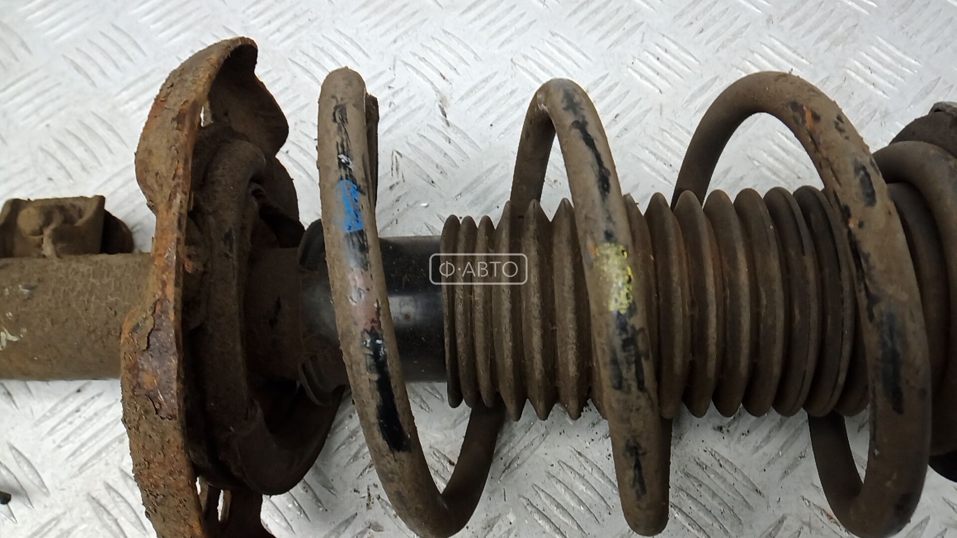 Амортизатор передний левый