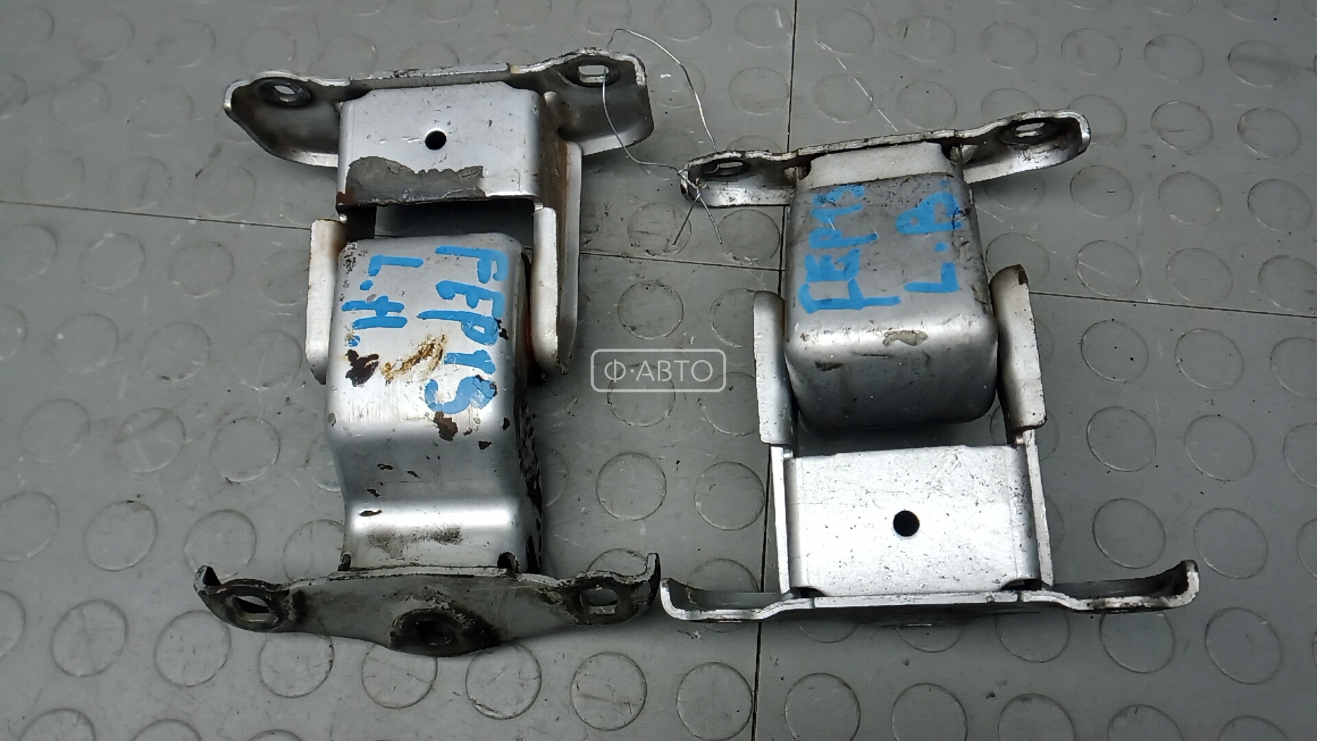 Петля двери распашной левой