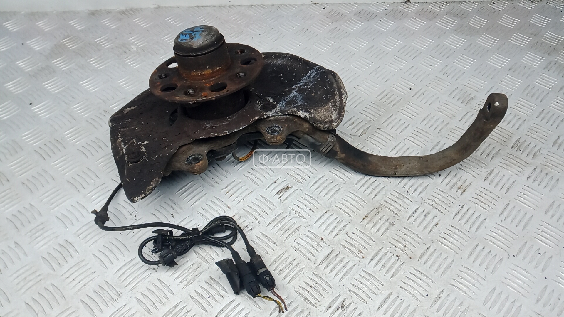 Ступица передняя левая