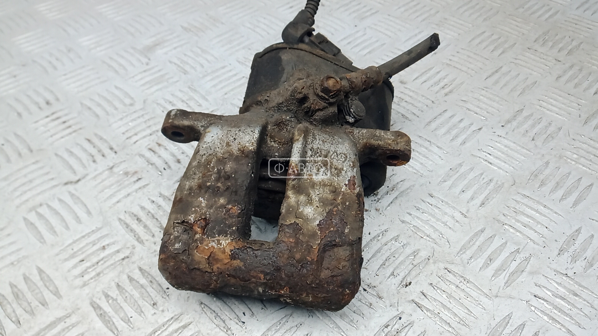 Суппорт тормозной задний левый