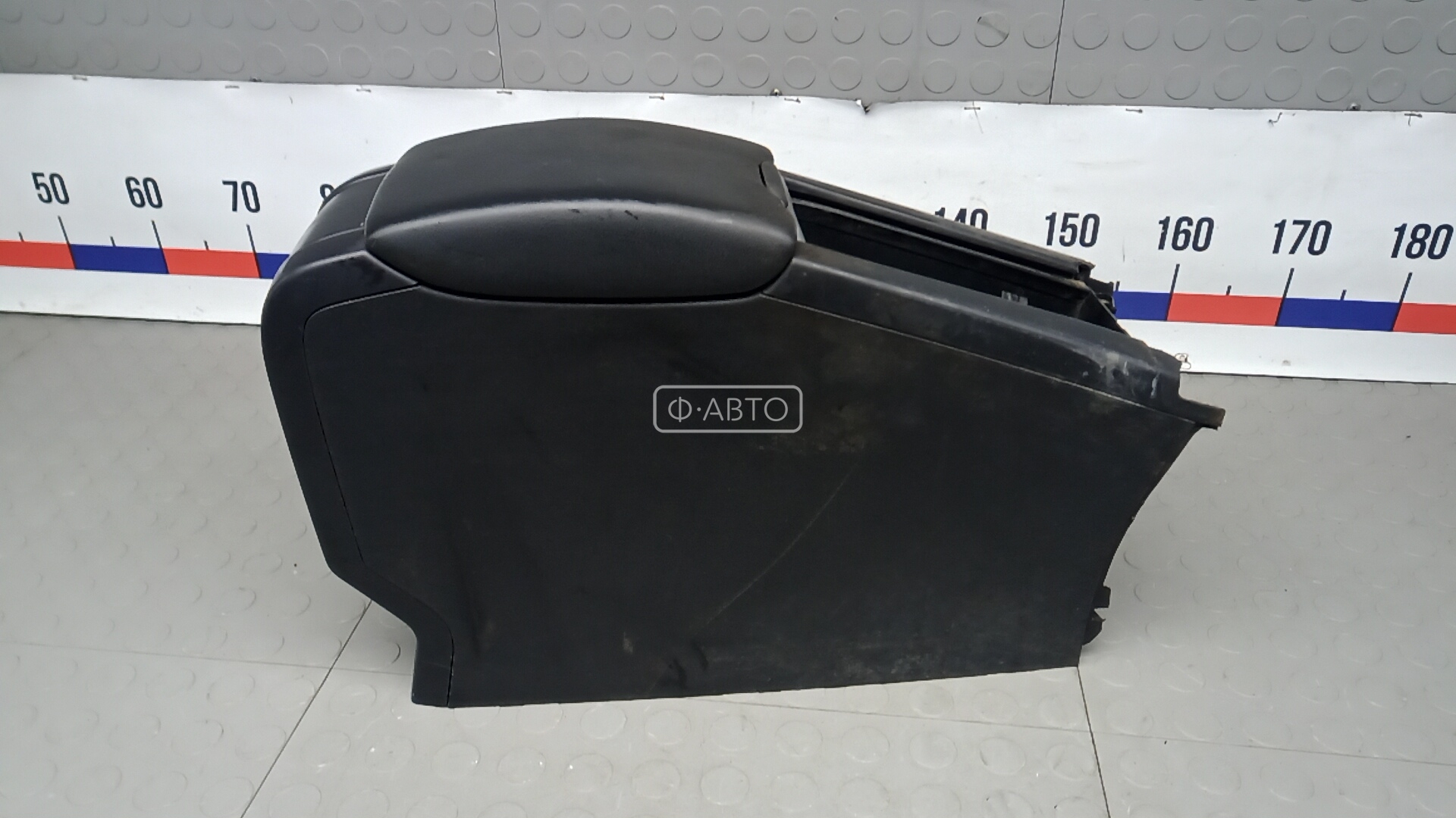 Подлокотник центральный