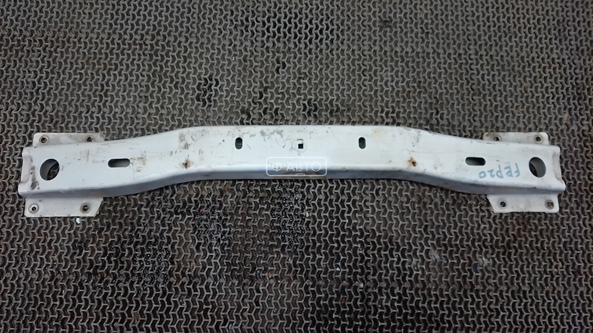 Усилитель бампера передний (кронштейн)