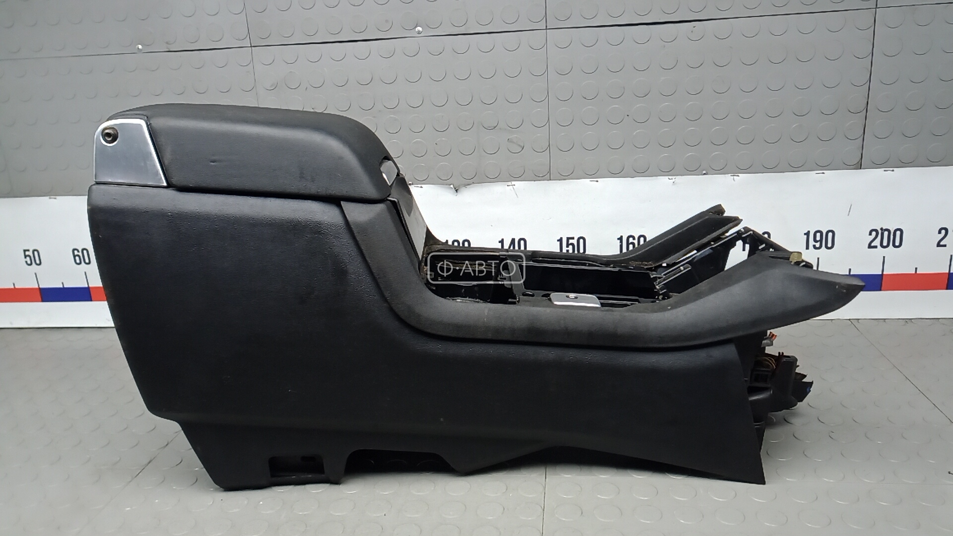 Подлокотник центральный