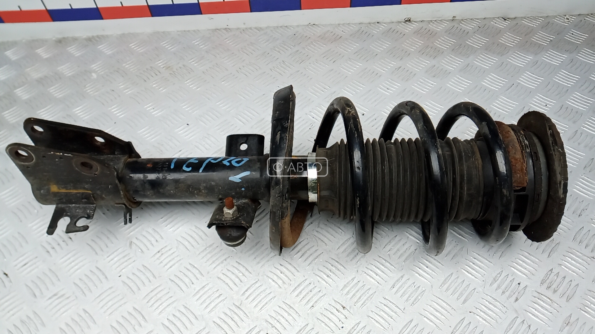 Стойка передняя левая