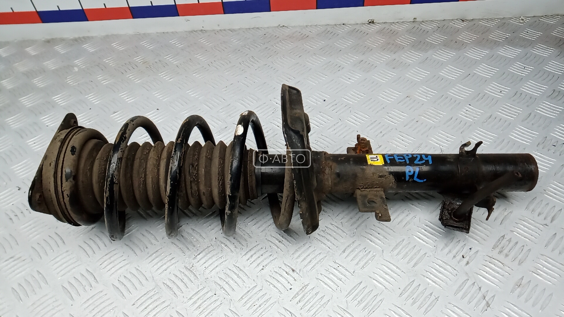 Стойка передняя левая