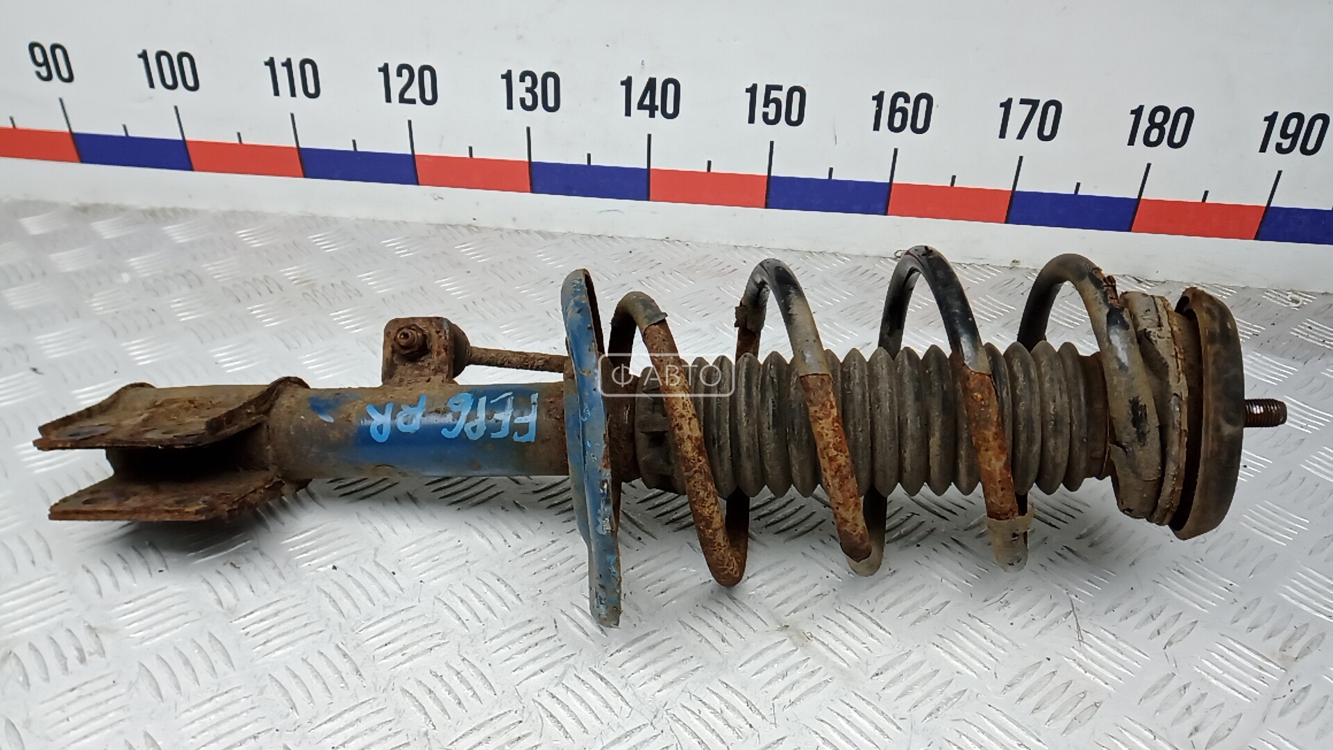 Стойка передняя правая