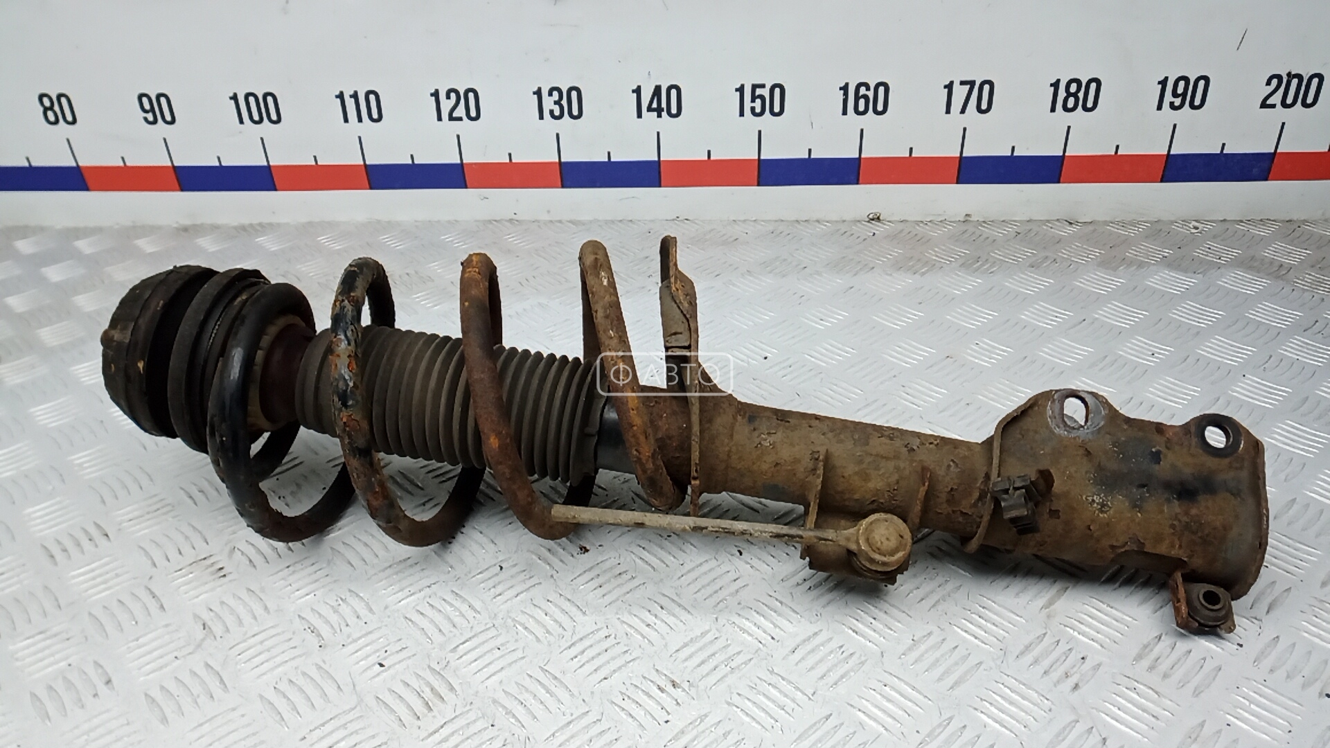 Стойка передняя правая