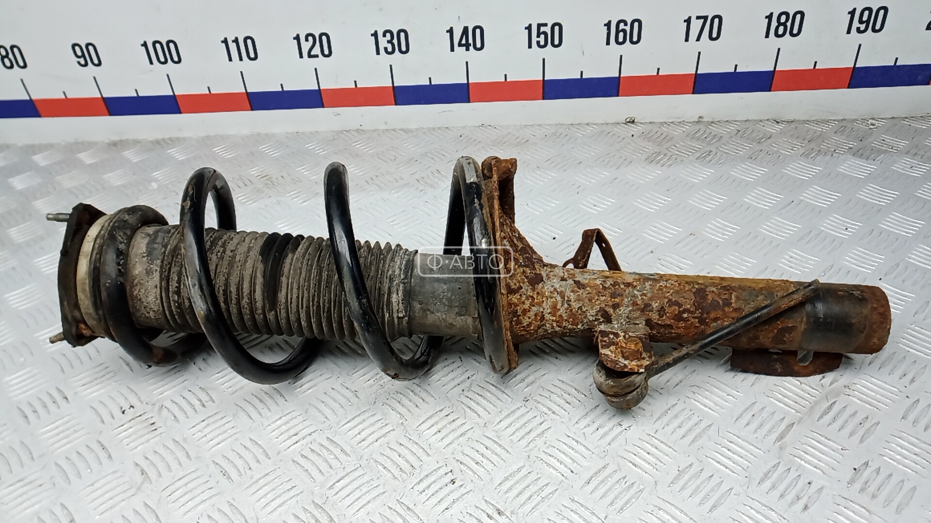 Стойка передняя правая