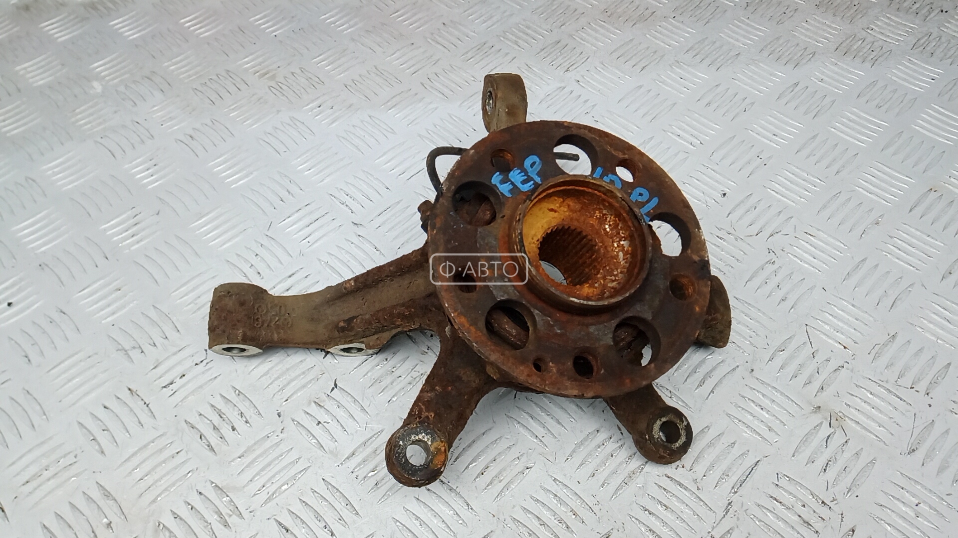 Ступица передняя левая
