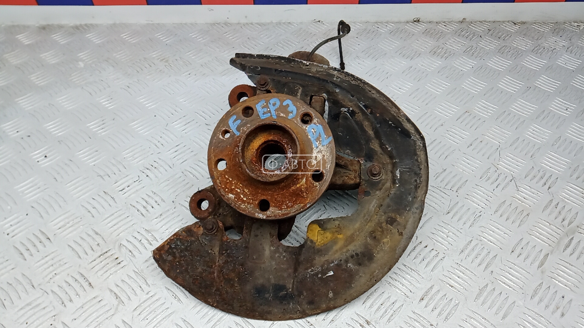 Ступица передняя левая