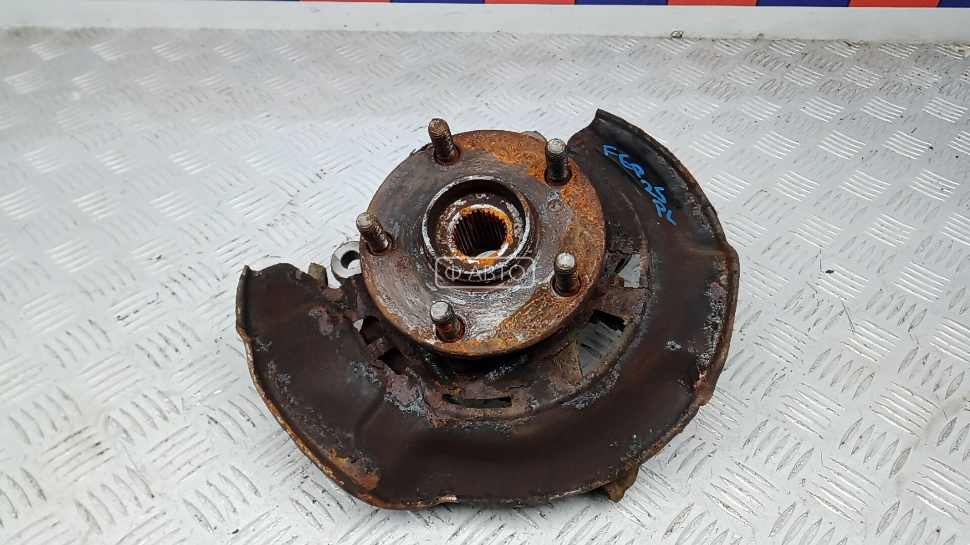 Ступица передняя левая