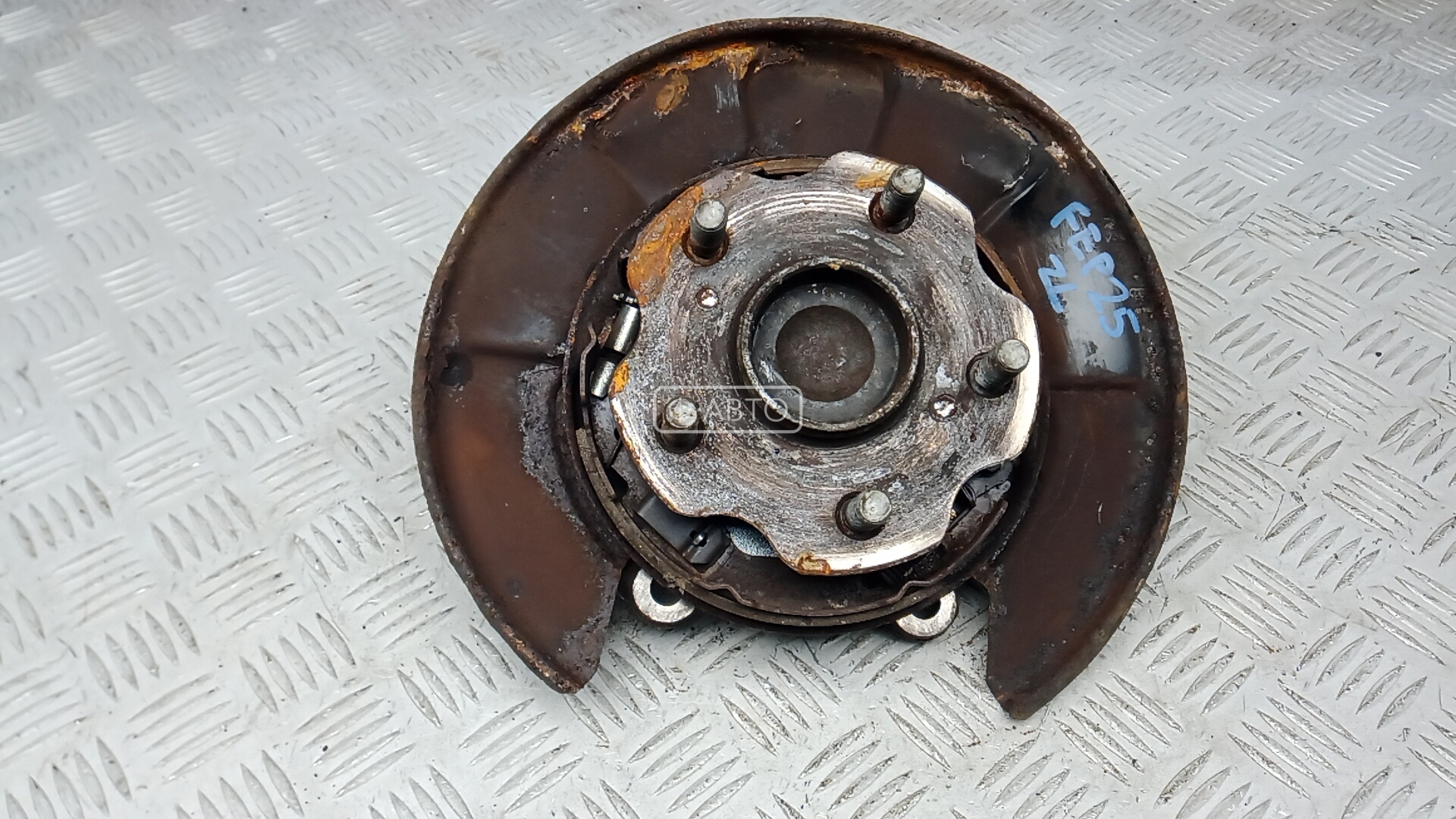 Ступица задняя левая