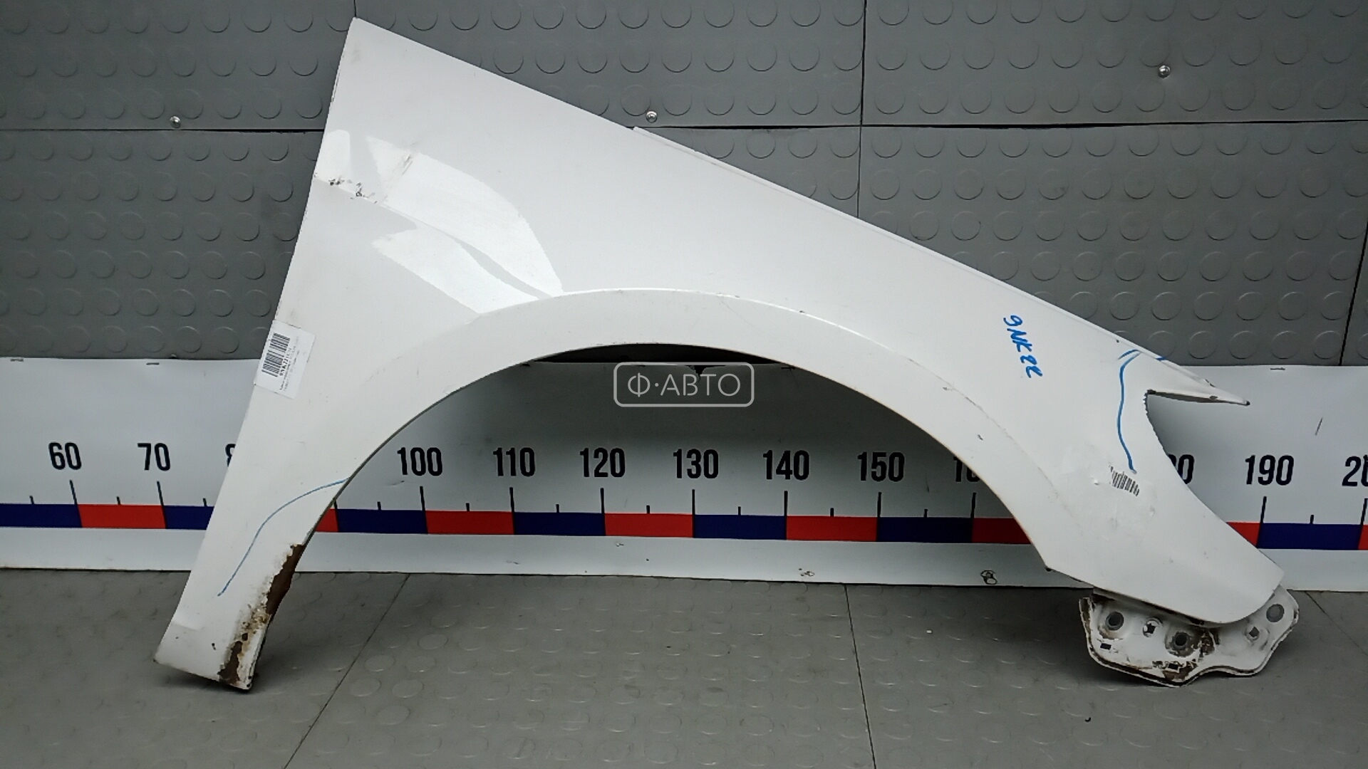 Крыло переднее правое