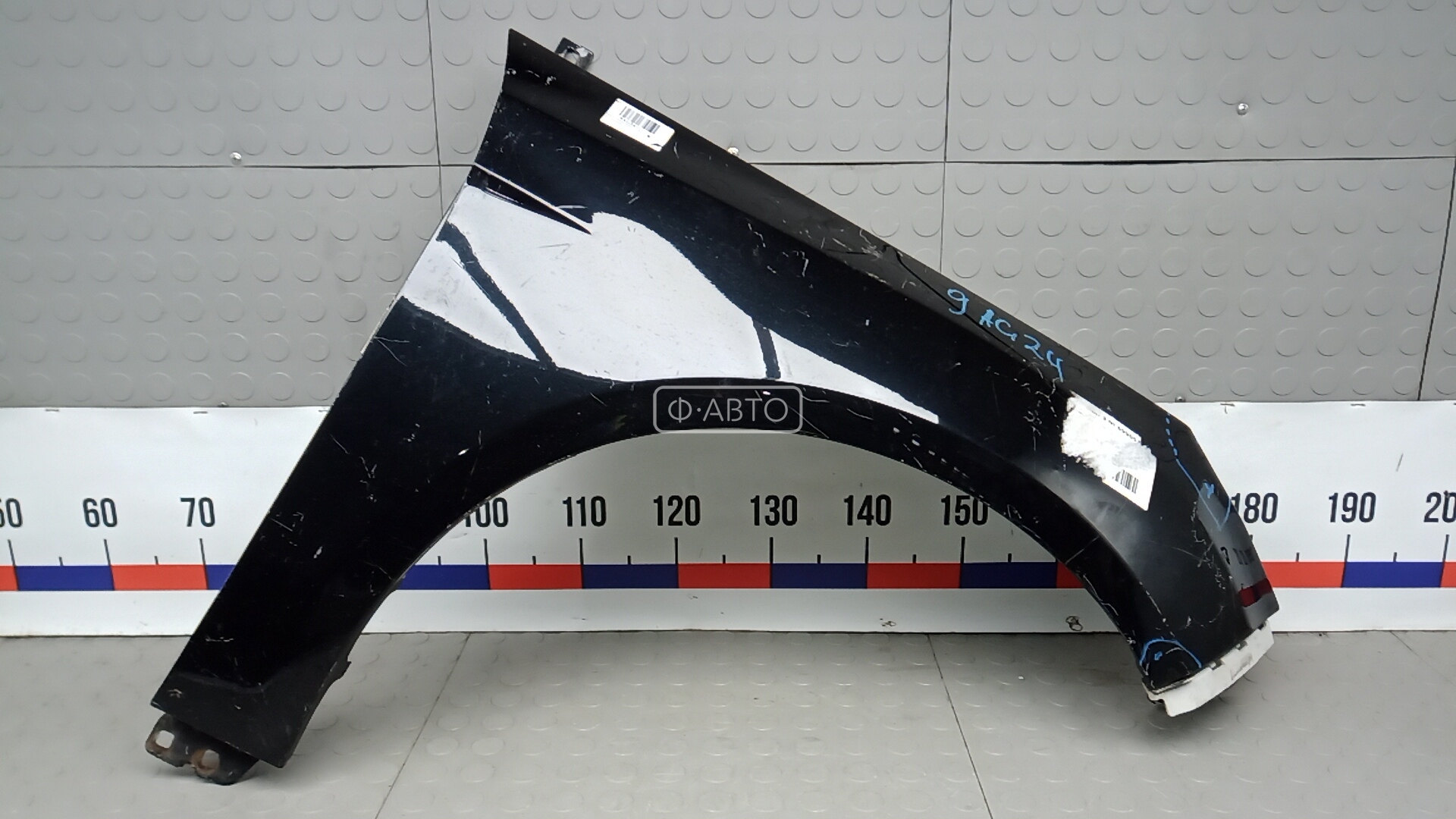 Крыло переднее правое