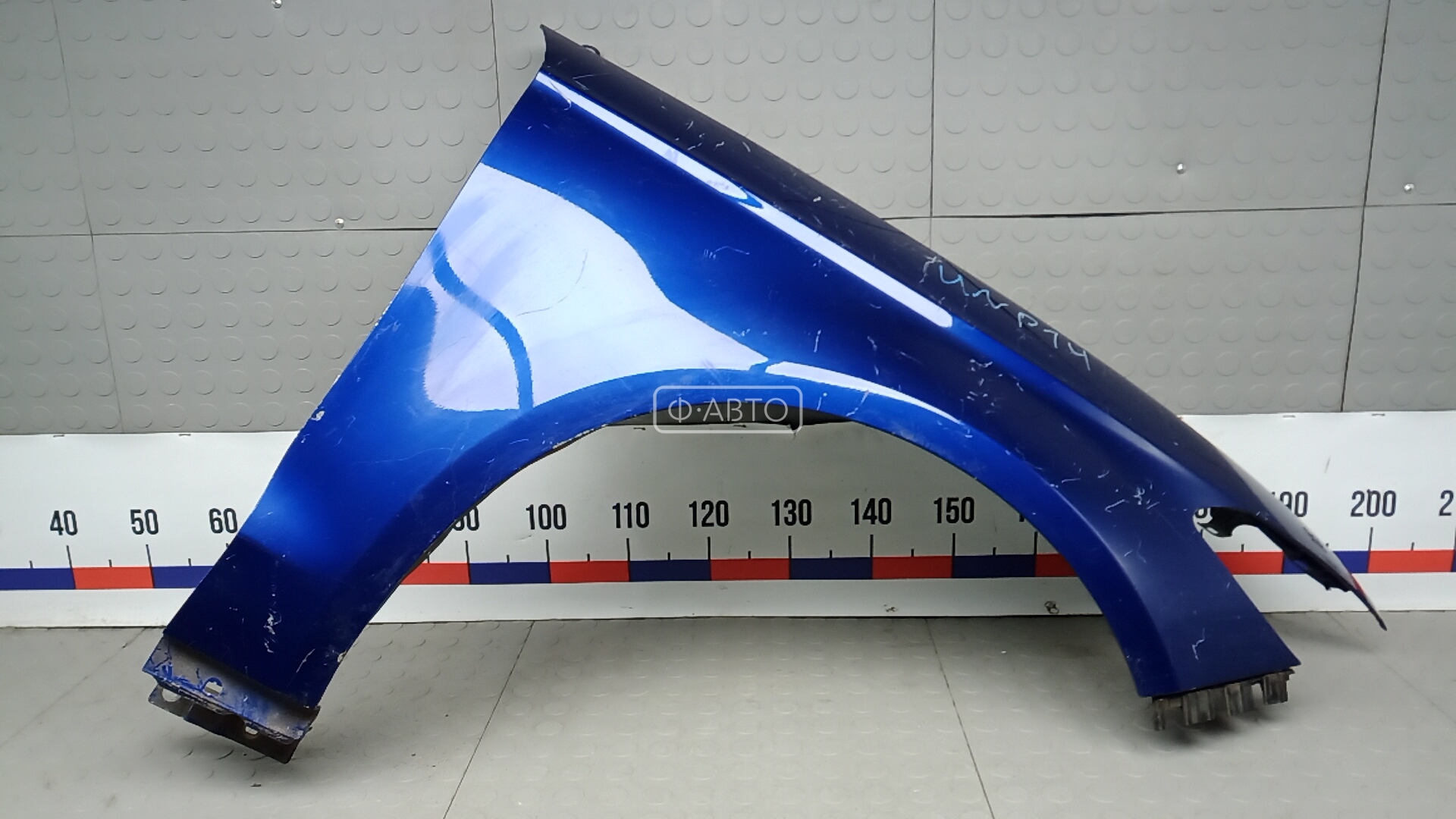 Крыло переднее правое